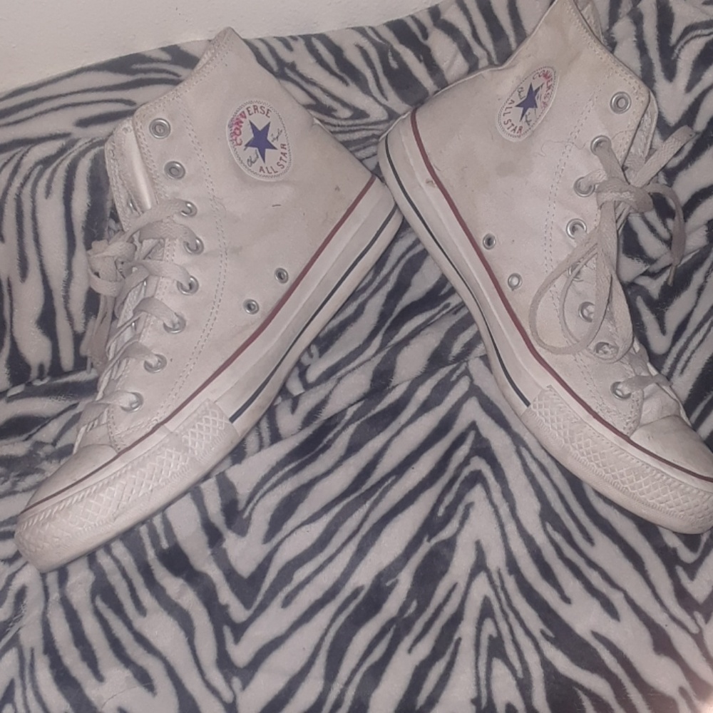 All white men's  Chuck Taylors